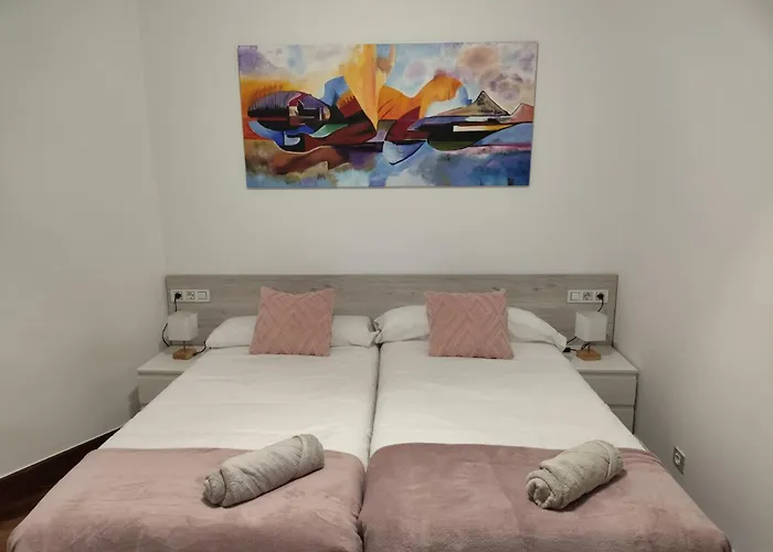 Nuevo, Junto Al Ayuntamiento Y Casco Viejo *