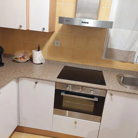 Nuevo, Junto Al Ayuntamiento Y Casco Viejo