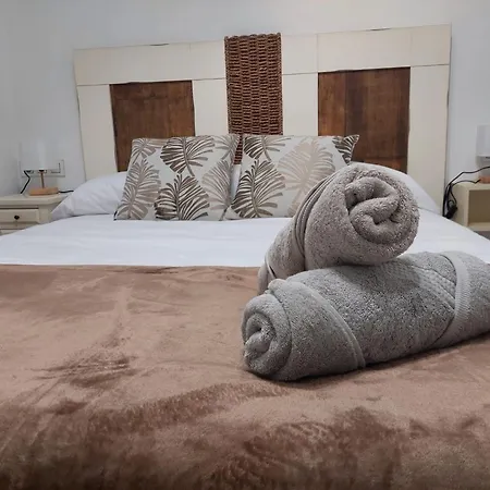 Nuevo, Junto Al Ayuntamiento Y Casco Viejo Bilbau