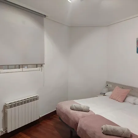 Nuevo, Junto Al Ayuntamiento Y Casco Viejo * Bilbau