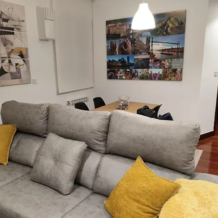 Nuevo, Junto Al Ayuntamiento Y Casco Viejo בילבאו