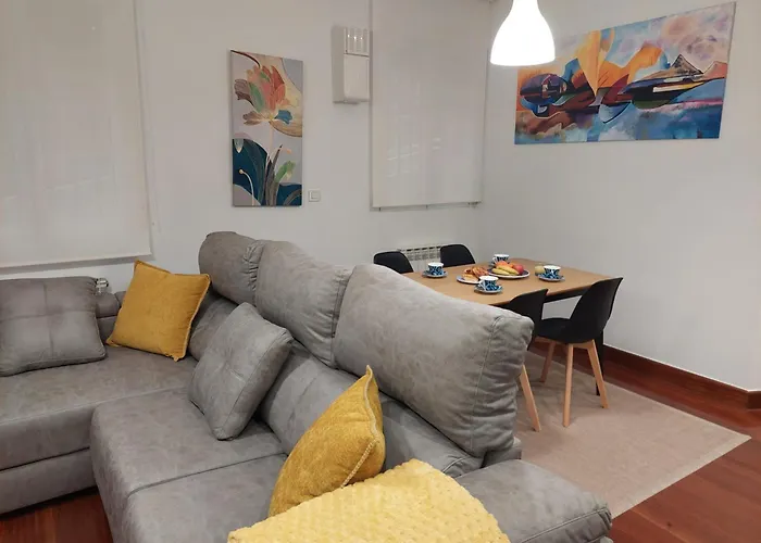 Nuevo, Junto Al Ayuntamiento Y Casco Viejo *